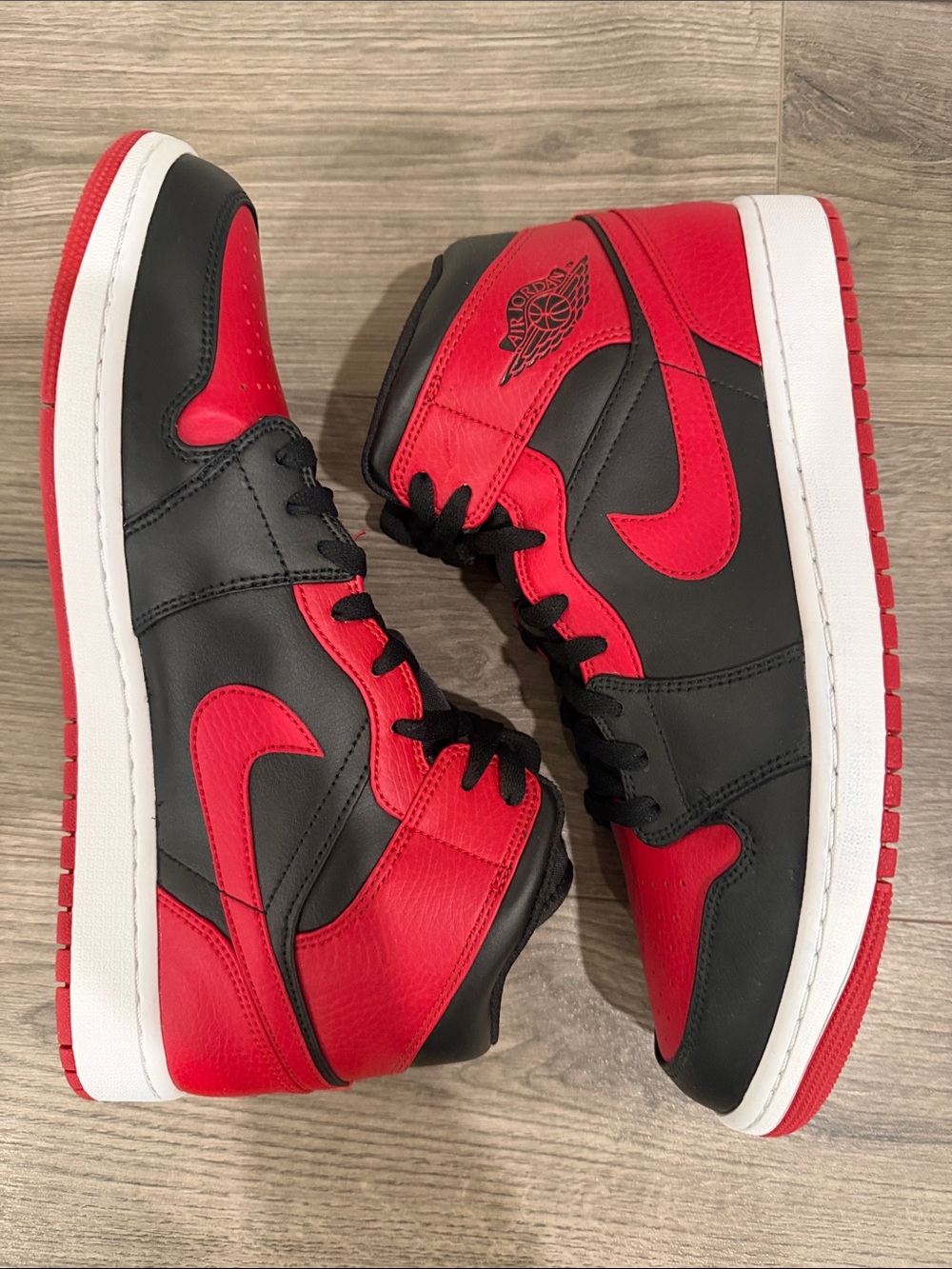 Nike Air Jordan 1 Mid Banned Black Red White 554724-074 Men’s Size 12 - Picture 6 of 8